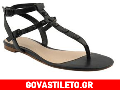 Το διαχρονικό μαύρο σανδάλι σε βγάζει ασπροπρόσωπη όλες τις ώρες